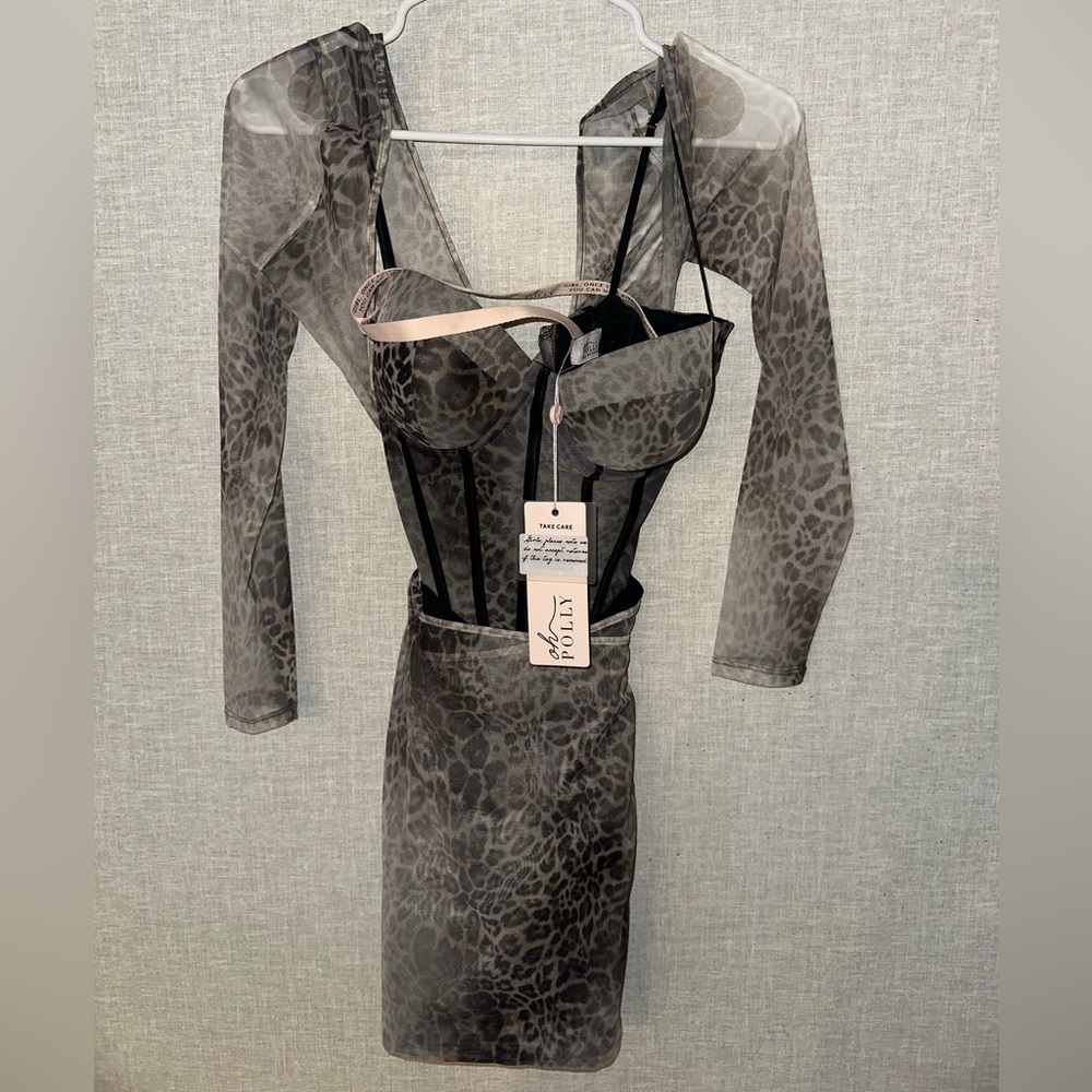Oh Polly long sleeve layered corset mini dress
Size 4
